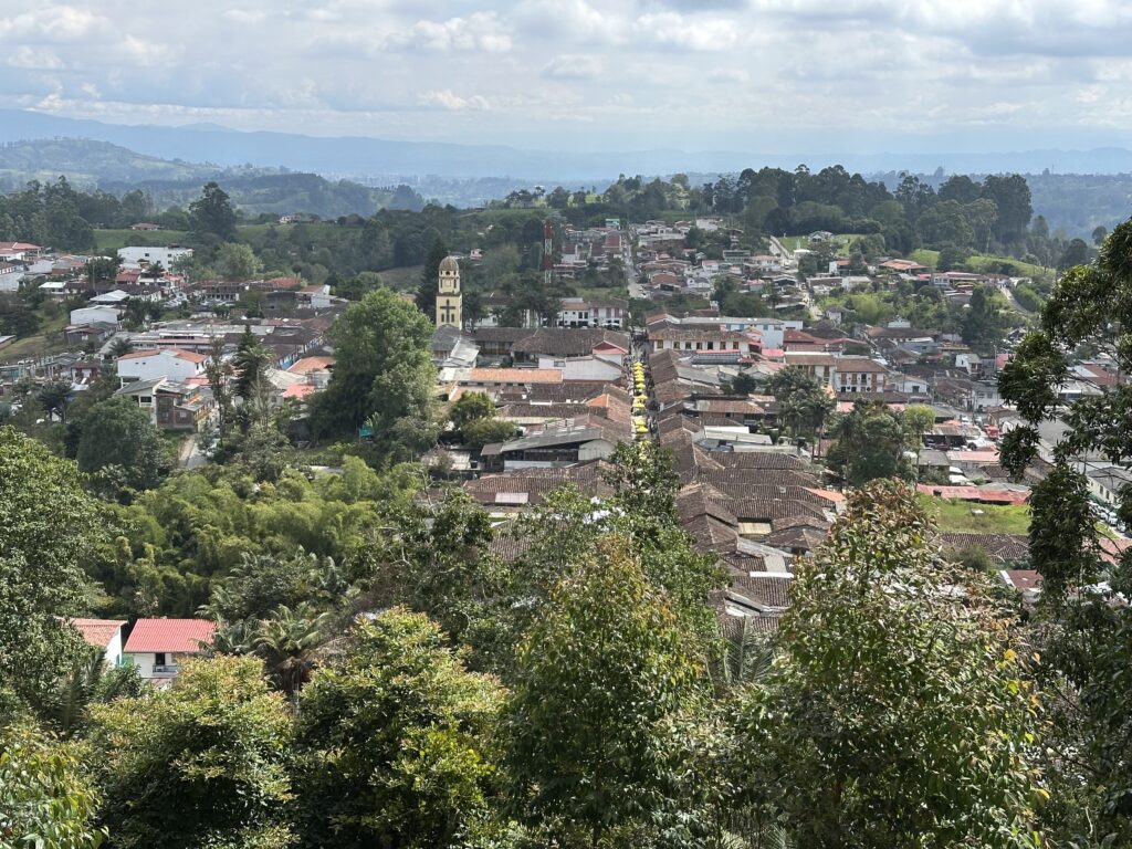 Visiter Salento et la Vallée de Cocora : Notre itinéraire de 4 jours et conseils pratiques Vue depuis le Mirador Alto de la Cruz, Salento
