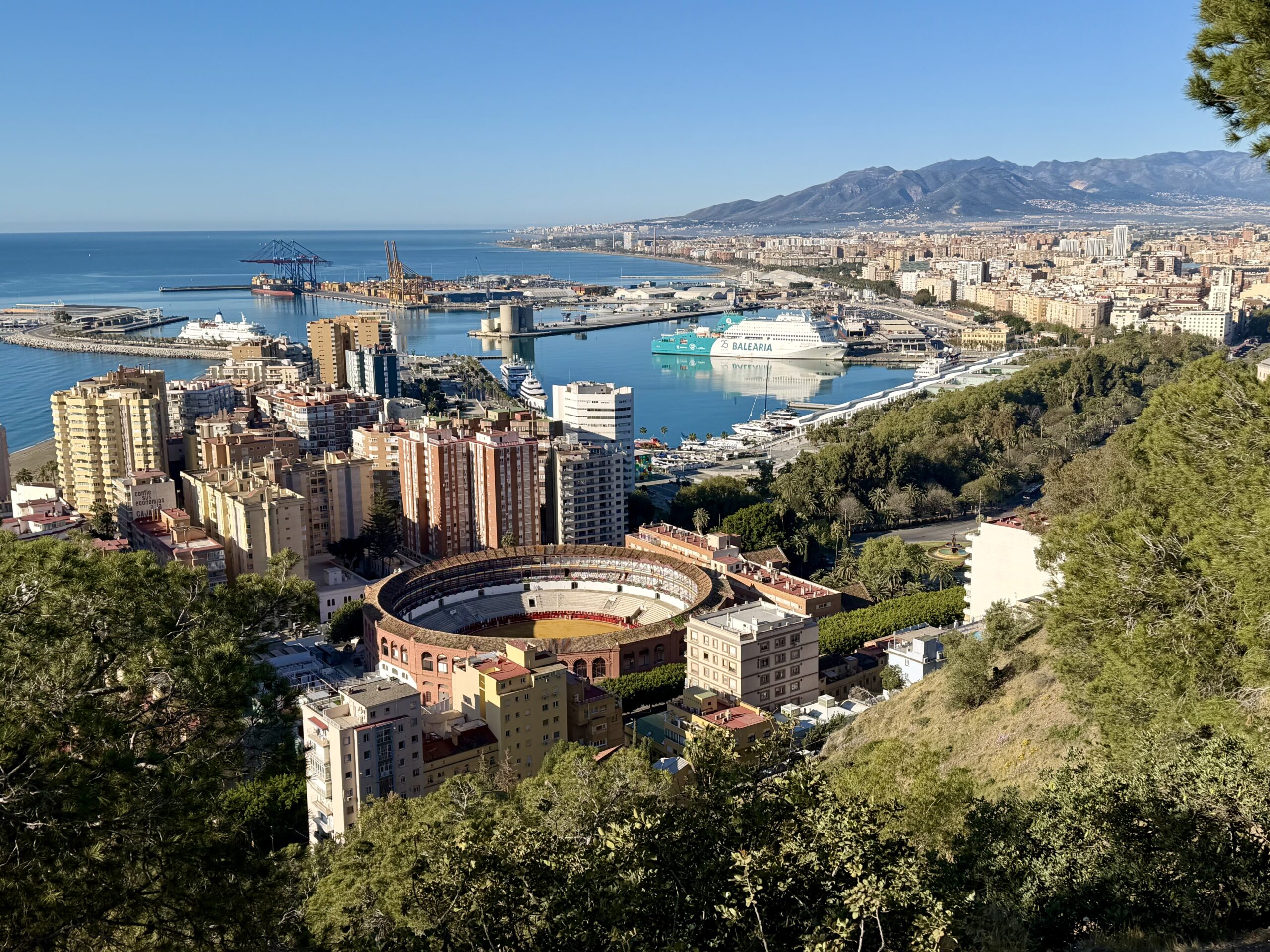 Visiter Málaga en 3 jours : Street art, quartiers authentiques et évasion à Nerja sans voiture Visiter Málaga en 3 jours : Street art, quartiers authentiques et évasion à Nerja sans voiture