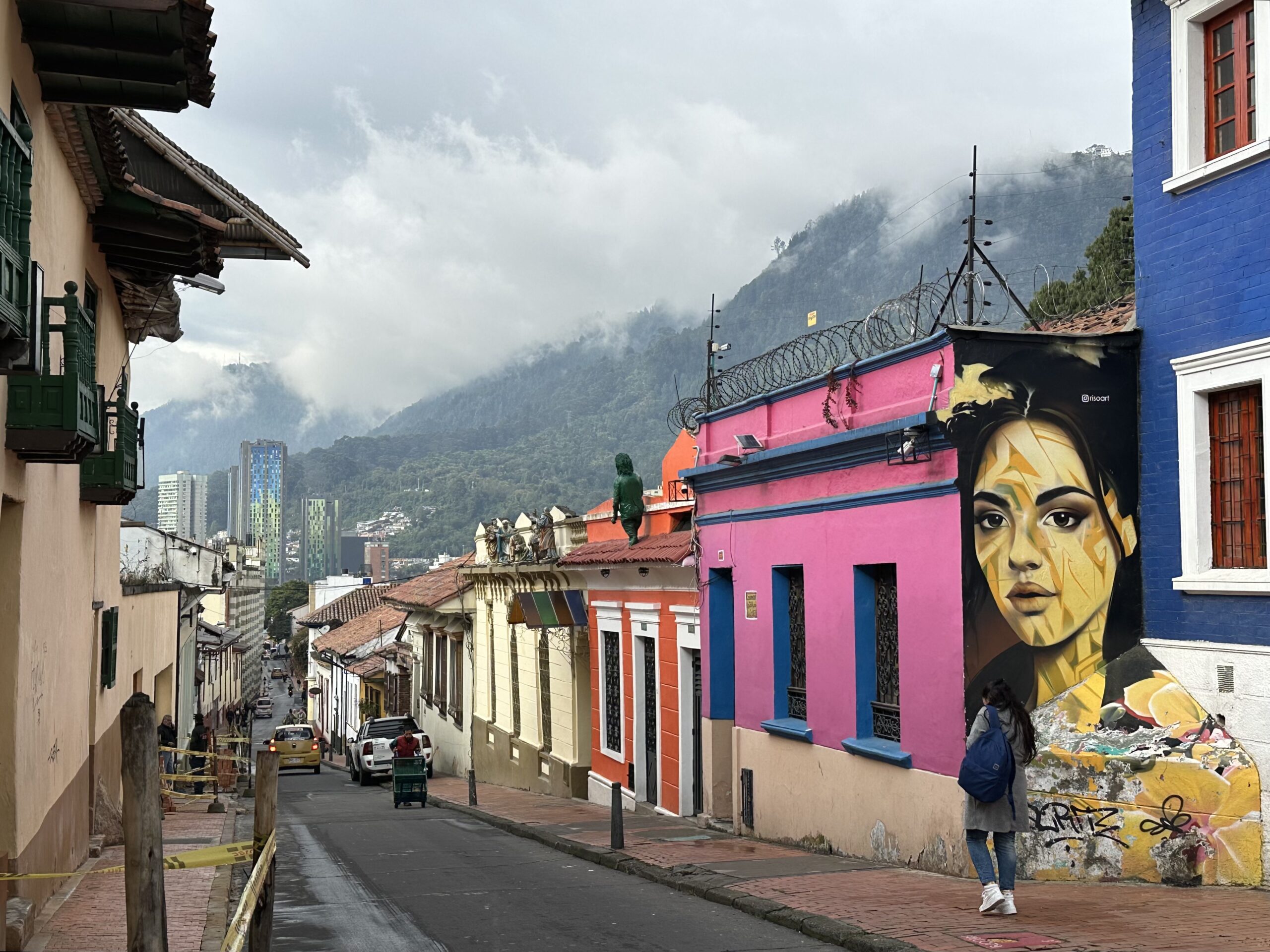 Rue de Bogota en direction de la Candelaria