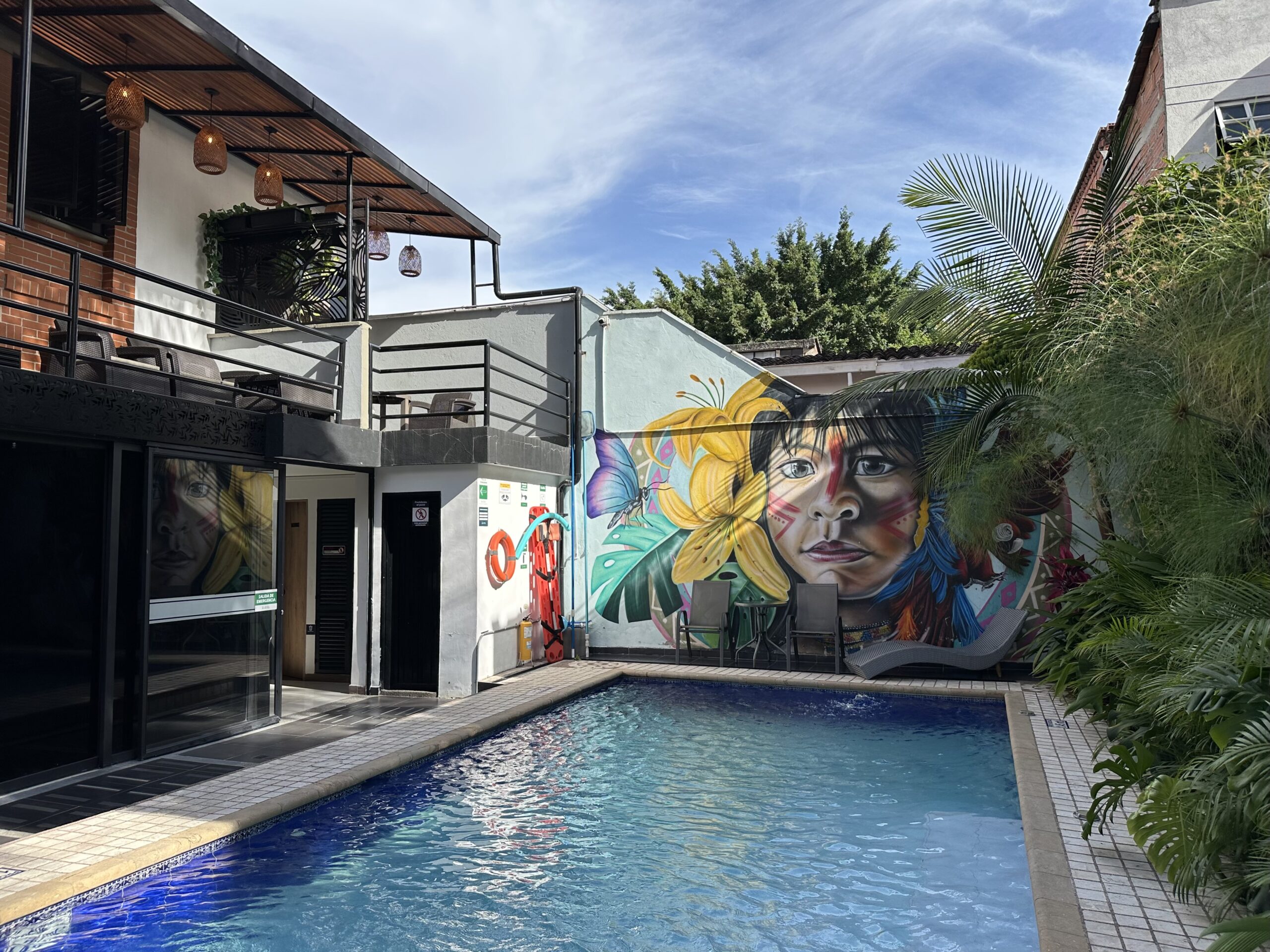 Piscine de la résidence Level Coliving à Medellin