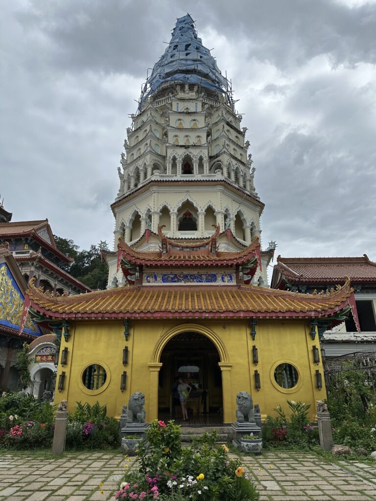 Vue sur la pagode Rama VI au Kek Lok Si Temple, Penang