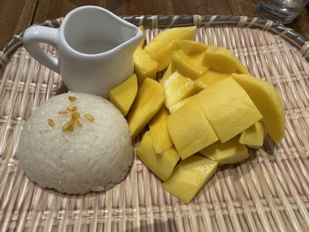 Mango sticky rice mangé dans un resto à Malacca 