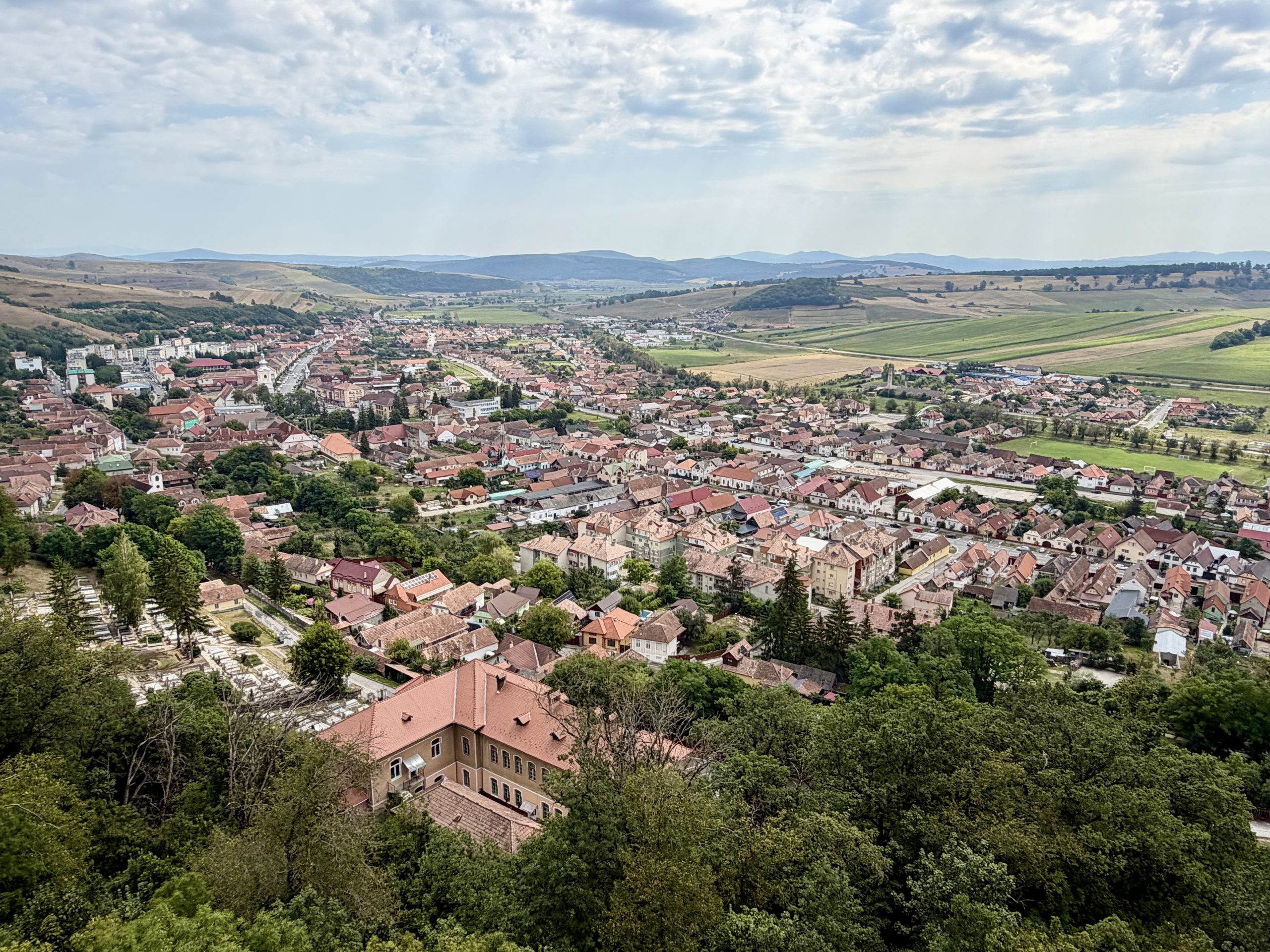 Que faire autour de Brașov ? Les meilleures excursions à moins d'une heure de route Vue sur Rupea depuis la forteresse