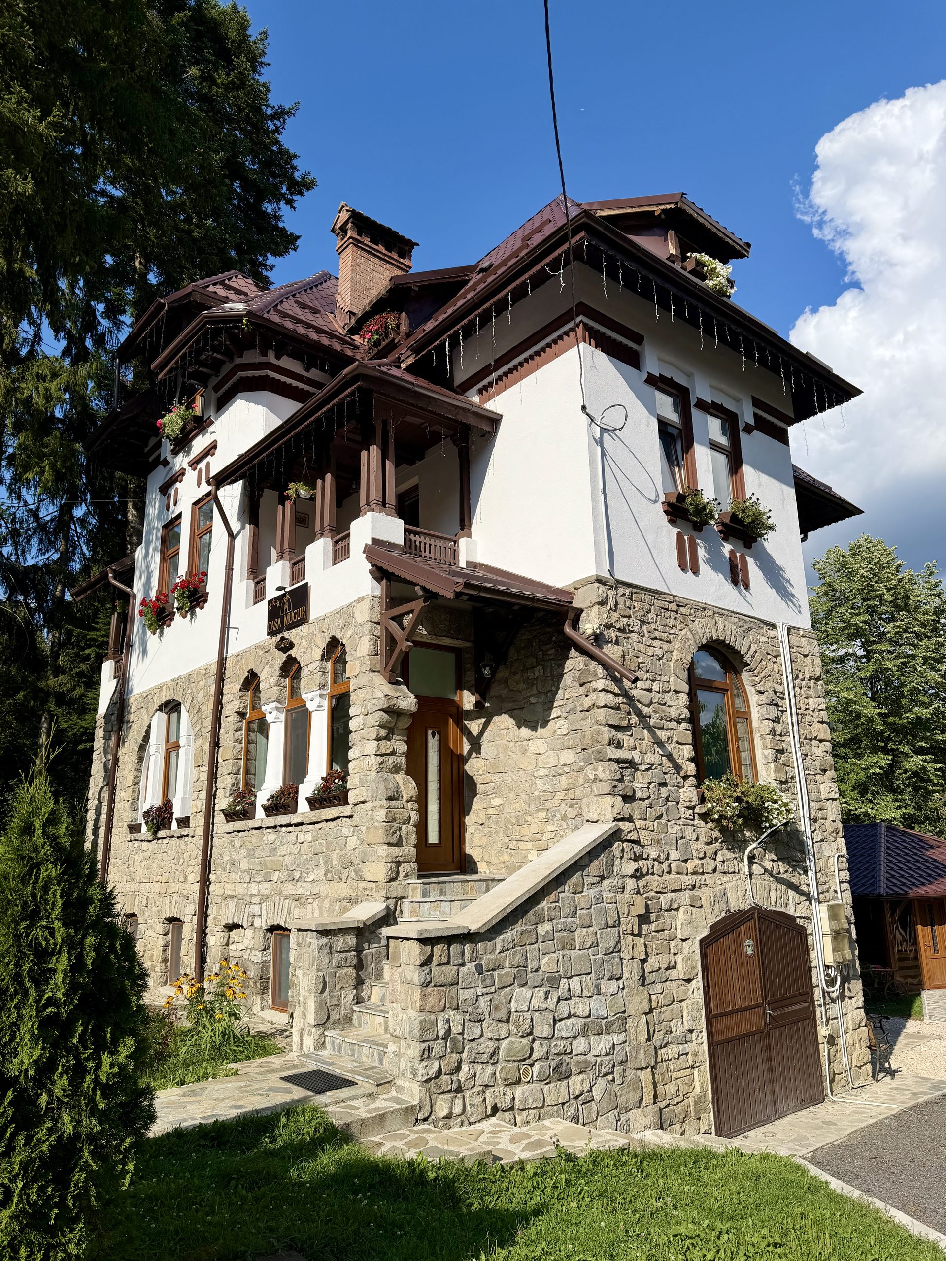 Une journée entre le Parc des Bucegi et Sinaia : notre itinéraire détaillé Une des maisons de Sinaia